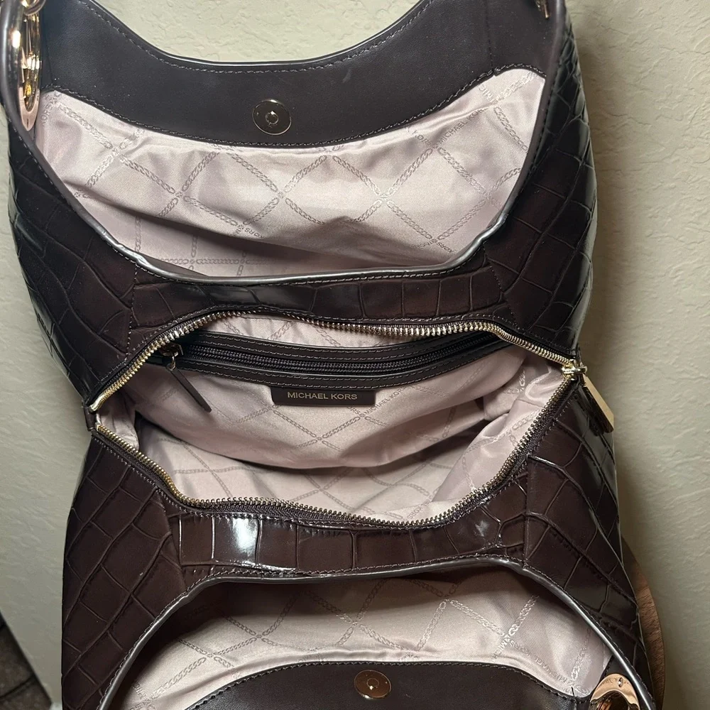 Michael Kors Brown Lillie Large Crocodile Embossed
Leather Shoulder Bag - Picture 8 of 10